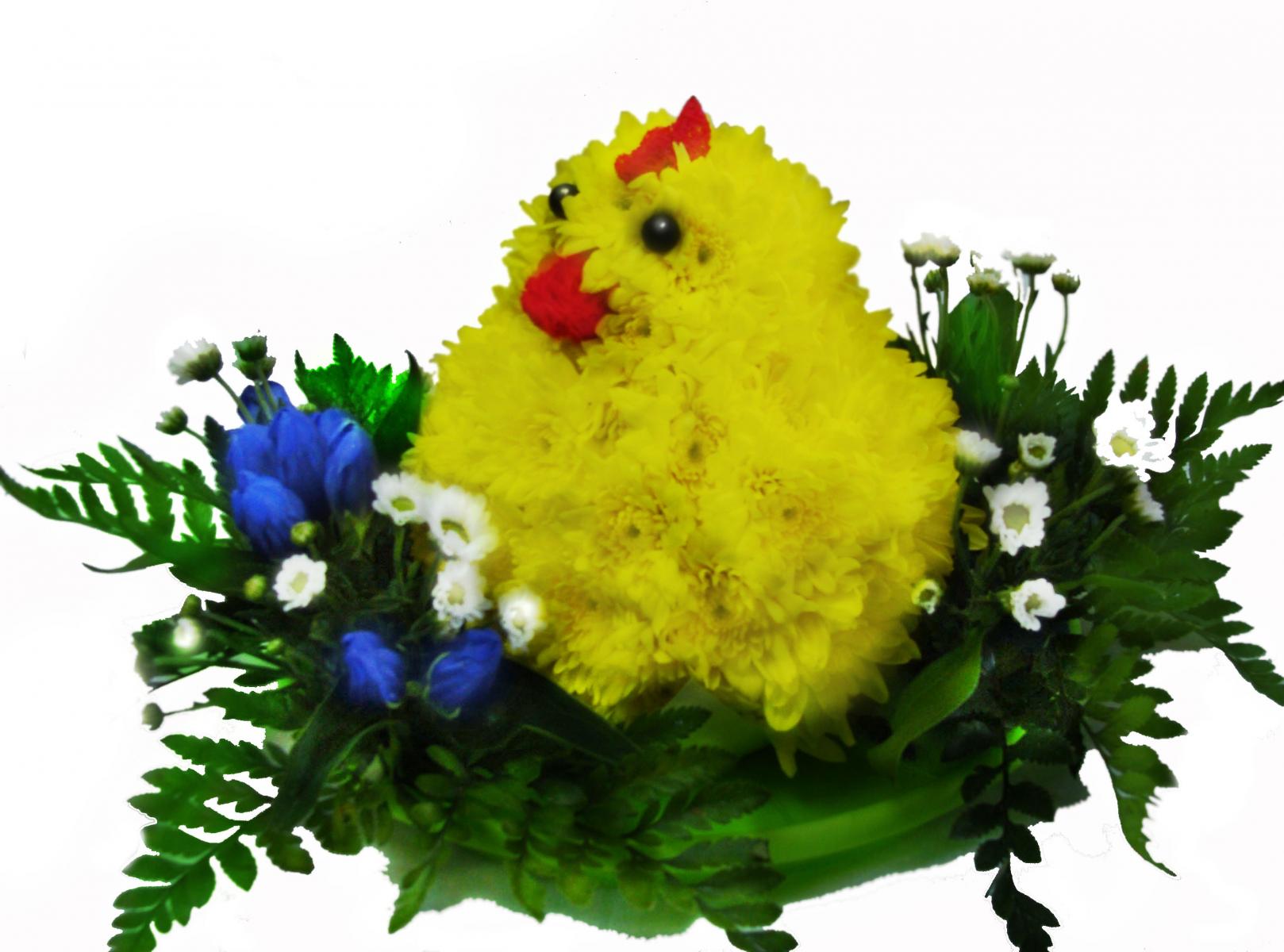 Композиция из цыплят и цветов